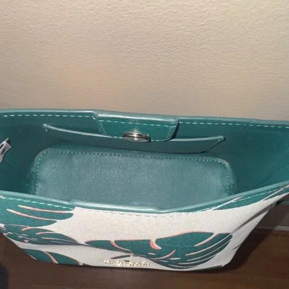 Kate Spade Monstera Leaf Crossbody Bag in Green and Cream - Picture 5 of 6
